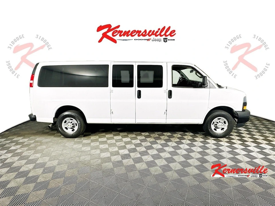 2022 Chevrolet Express - Image 8 of 12