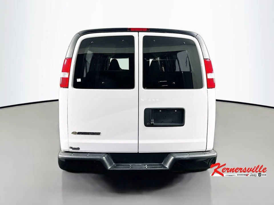 2022 Chevrolet Express - Image 6 of 12