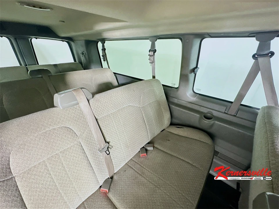 2022 Chevrolet Express - Image 14 of 21
