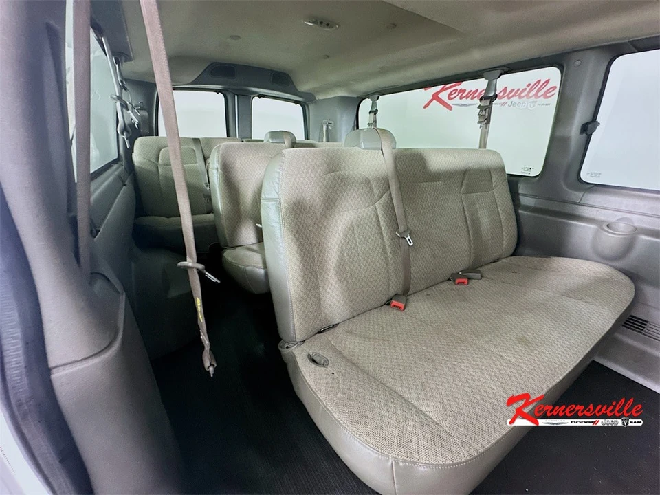 2022 Chevrolet Express - Image 12 of 21