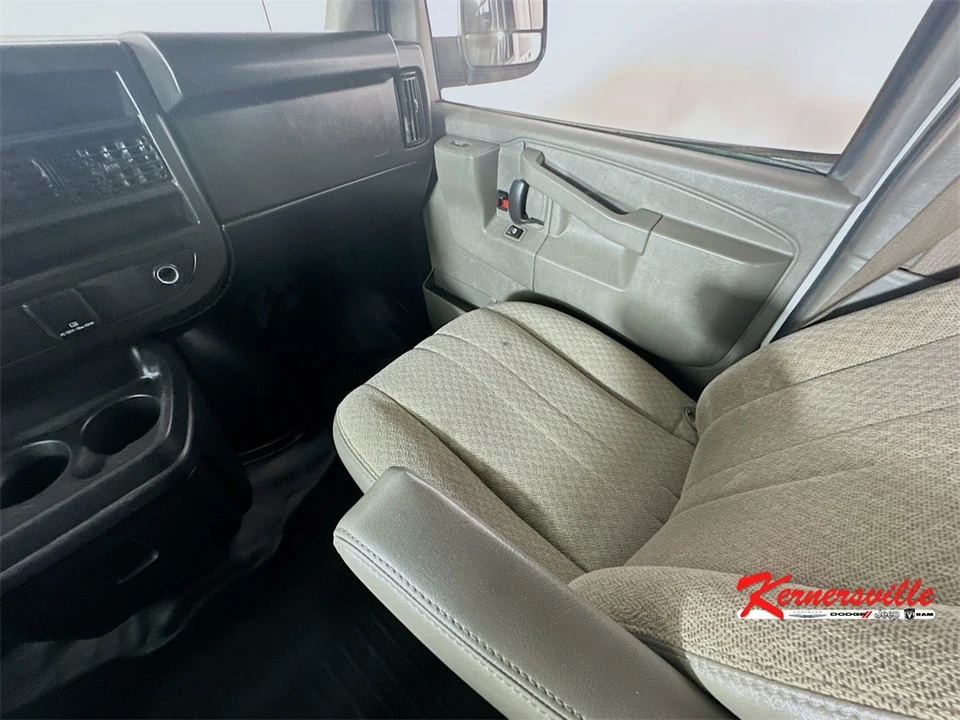 2022 Chevrolet Express - Image 11 of 12