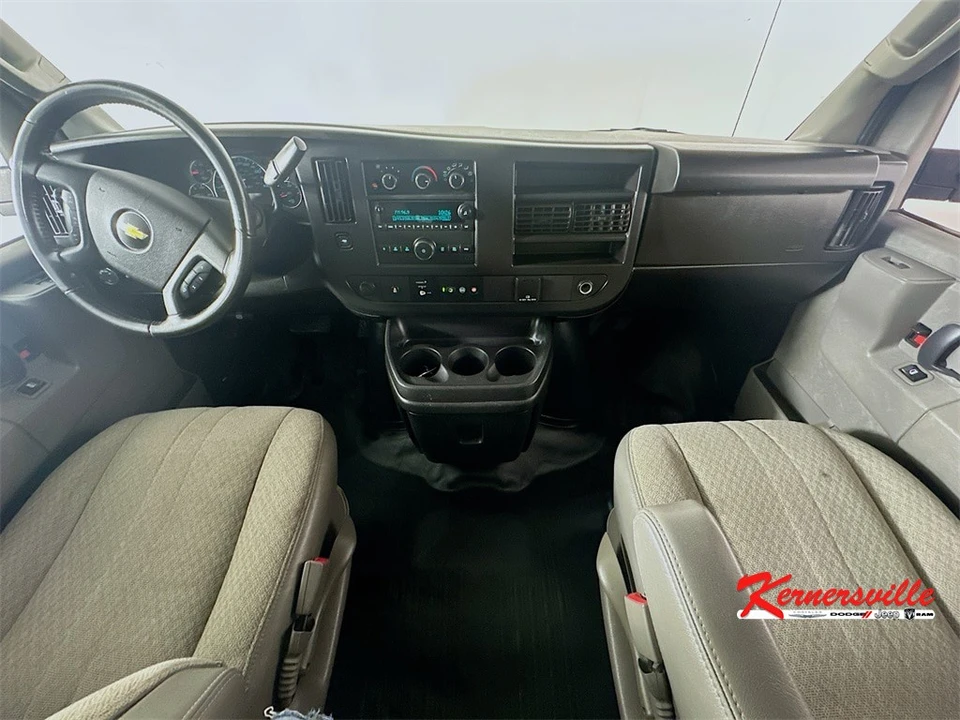 2022 Chevrolet Express - Image 10 of 12