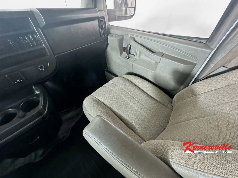 2022 Chevrolet Express - Image 11 of 24