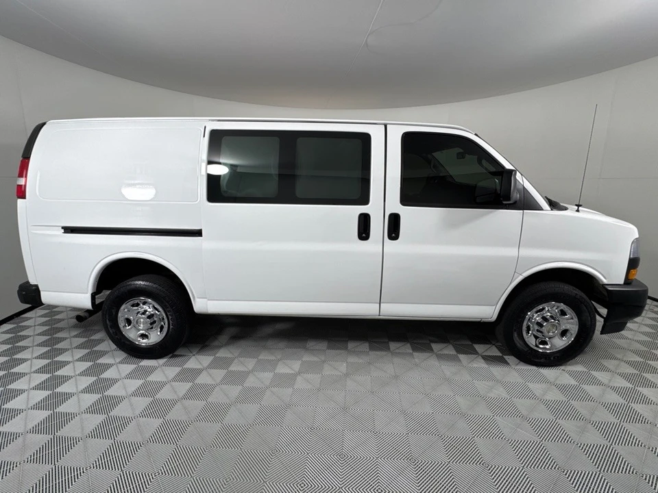 2022 Chevrolet Express - Image 4 of 21