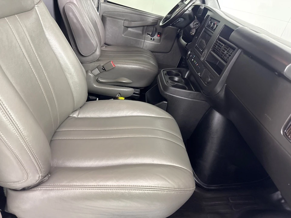 2022 Chevrolet Express - Image 20 of 21