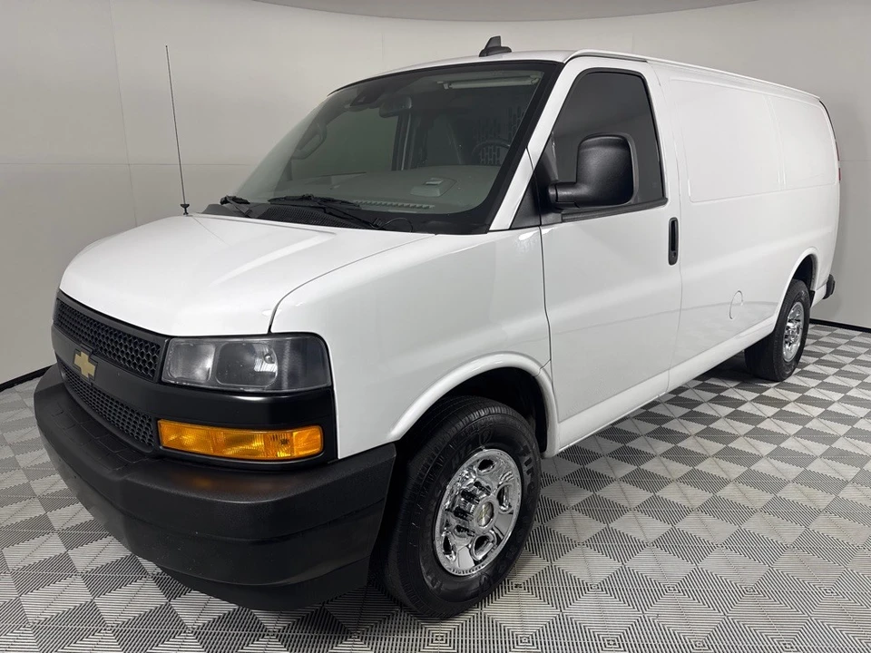 2022 Chevrolet Express - Image 9 of 21