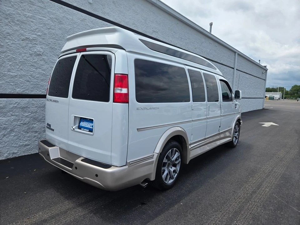 2022 Chevrolet Express - Image 3 of 12