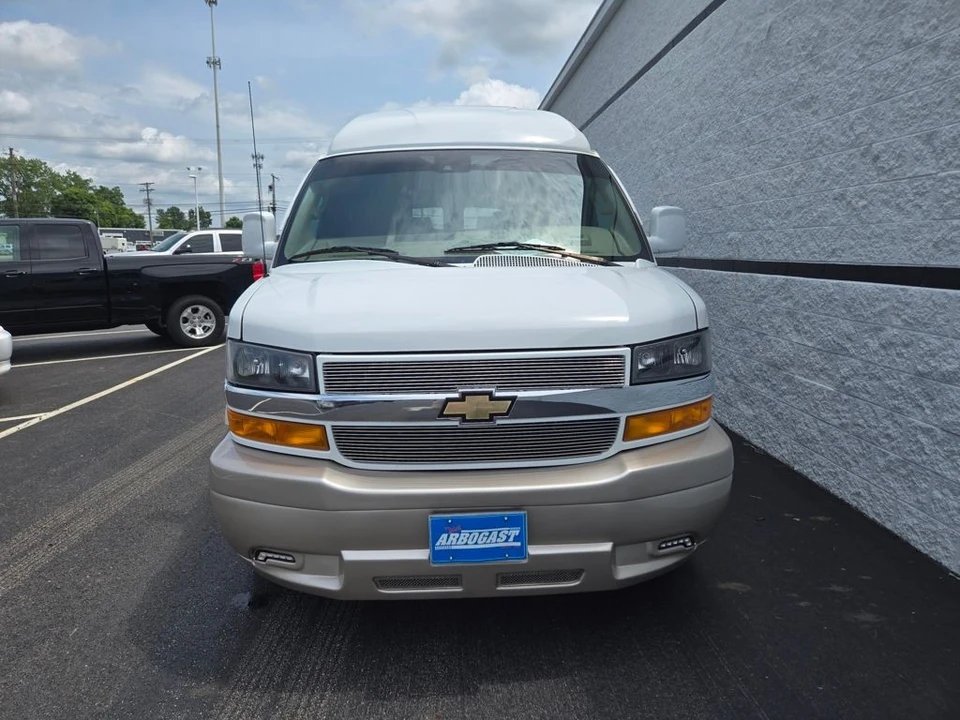 2022 Chevrolet Express - Image 10 of 12