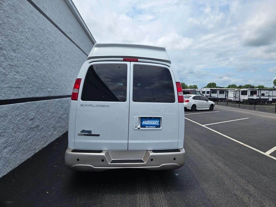 2022 Chevrolet Express - Image 4 of 12