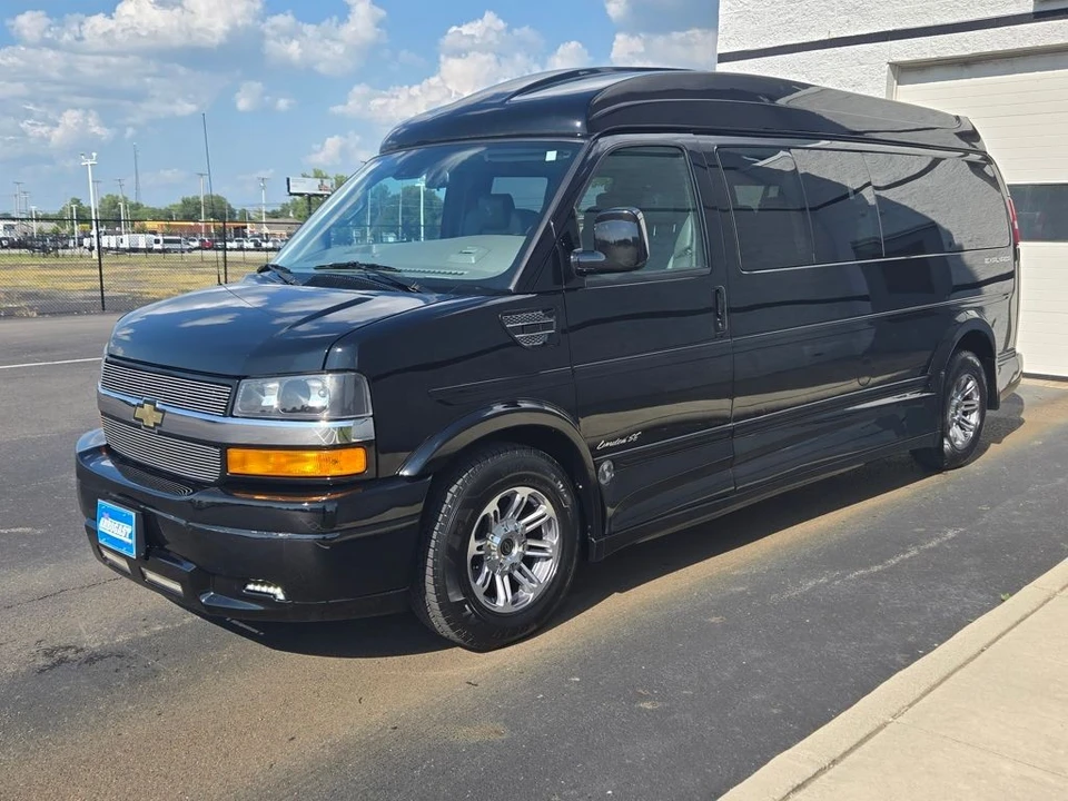 2022 Chevrolet Express - Image 10 of 12