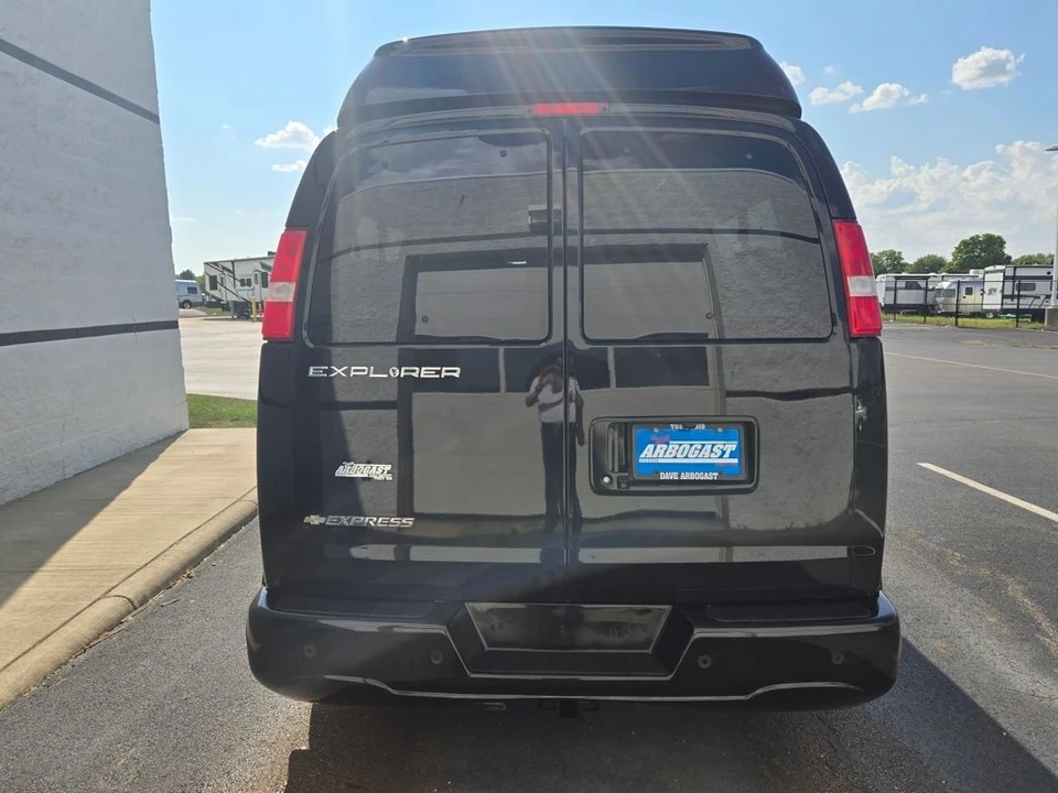 2022 Chevrolet Express - Image 4 of 12