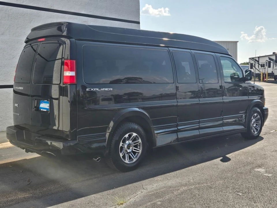 2022 Chevrolet Express - Image 3 of 12