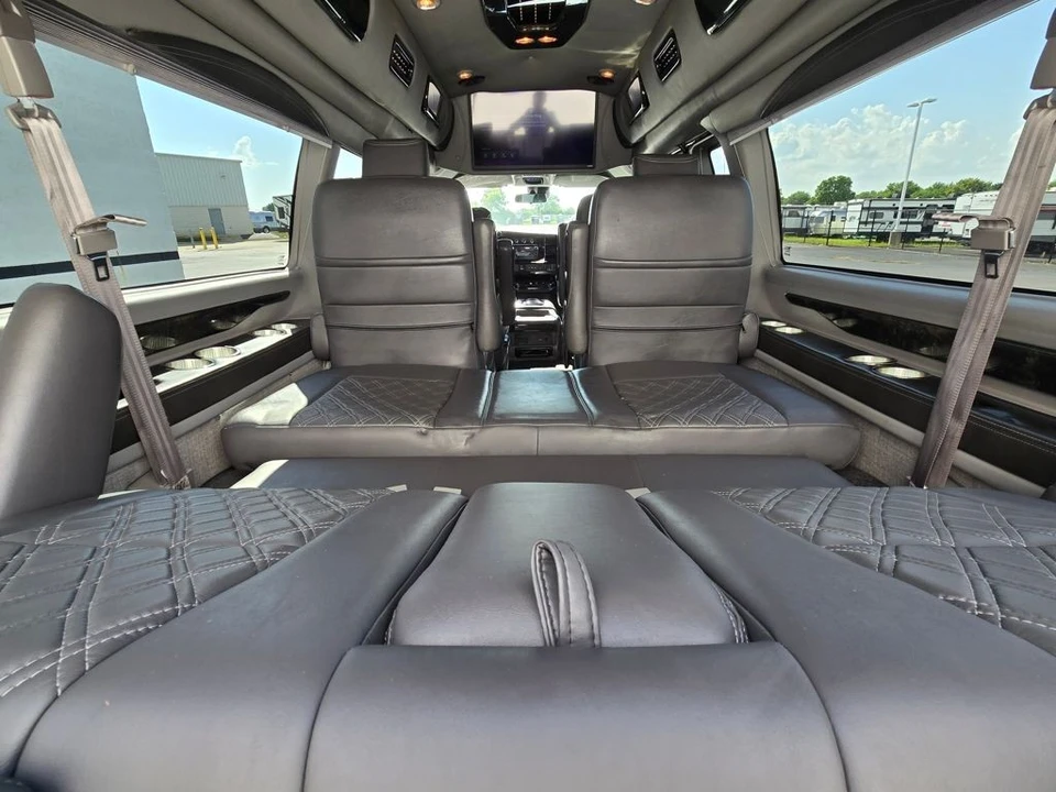 2022 Chevrolet Express - Image 7 of 12