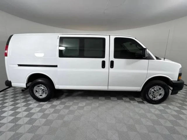 2022 Chevrolet Express - Image 5 of 15