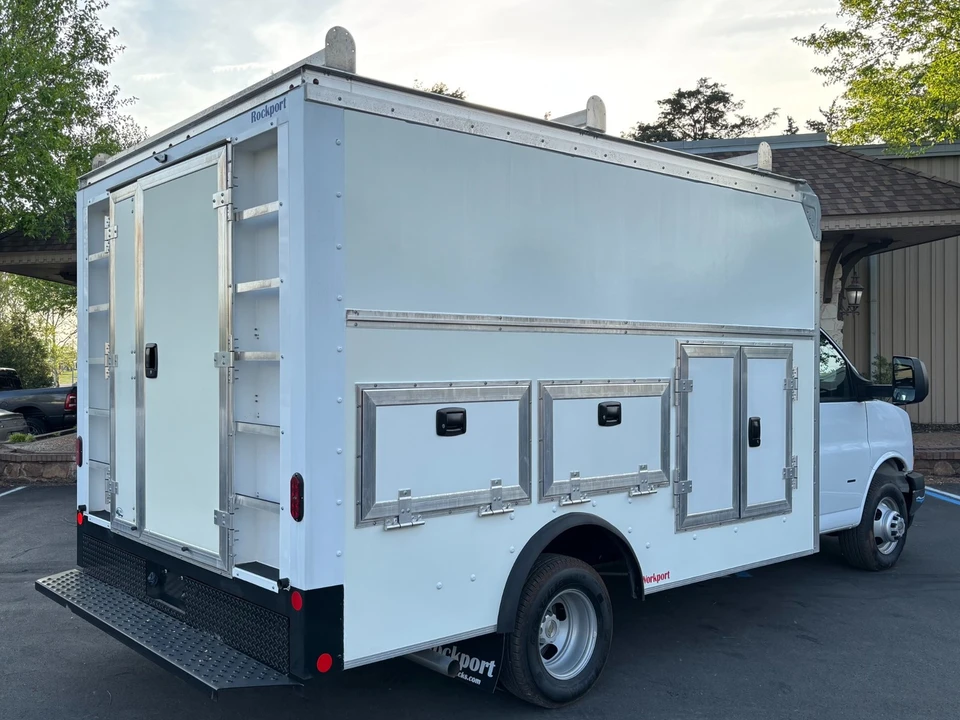 2022 Chevrolet Express - Image 4 of 21