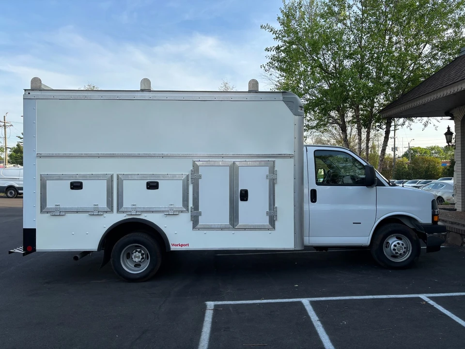 2022 Chevrolet Express - Image 7 of 21
