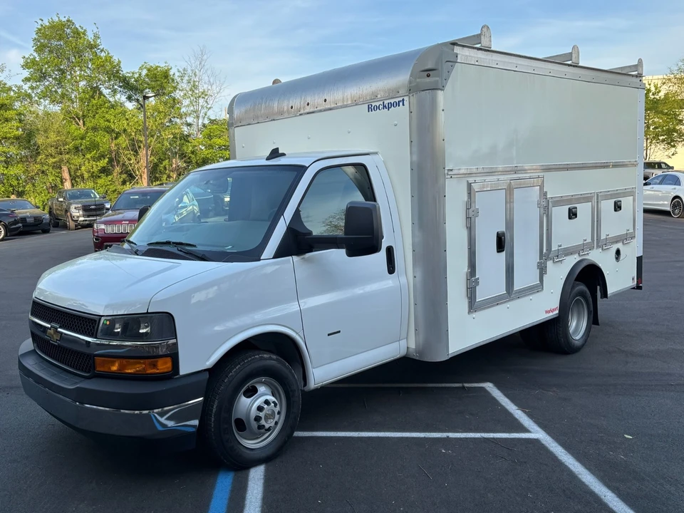 2022 Chevrolet Express - Image 2 of 21