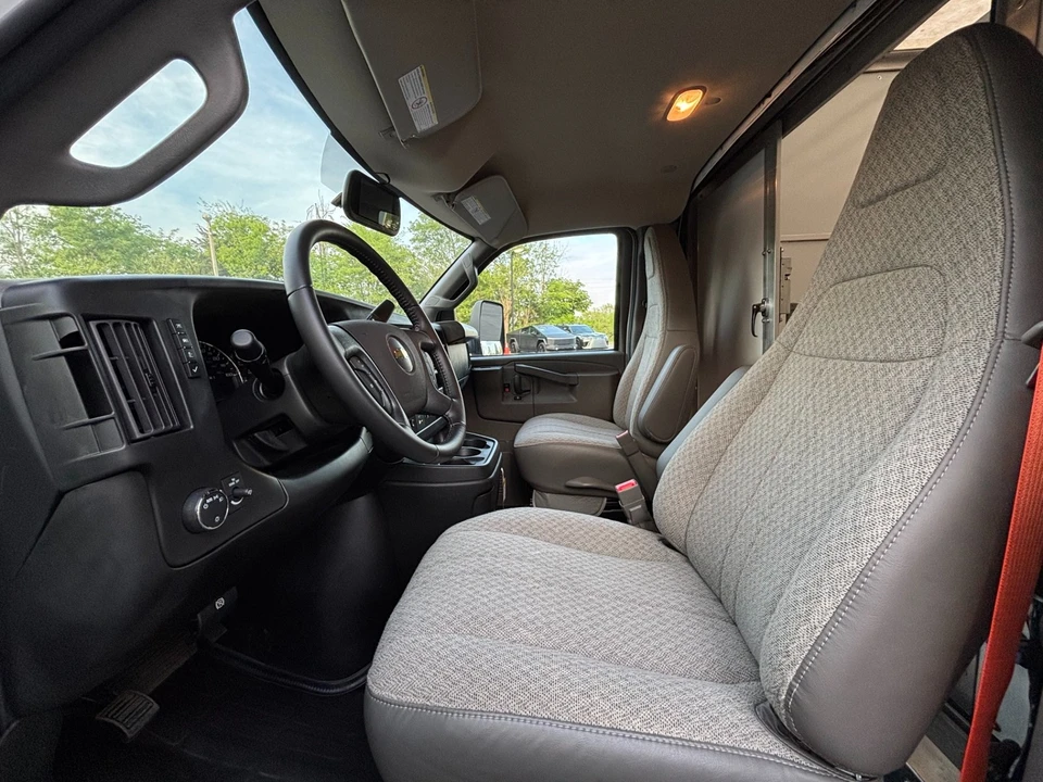 2022 Chevrolet Express - Image 9 of 21