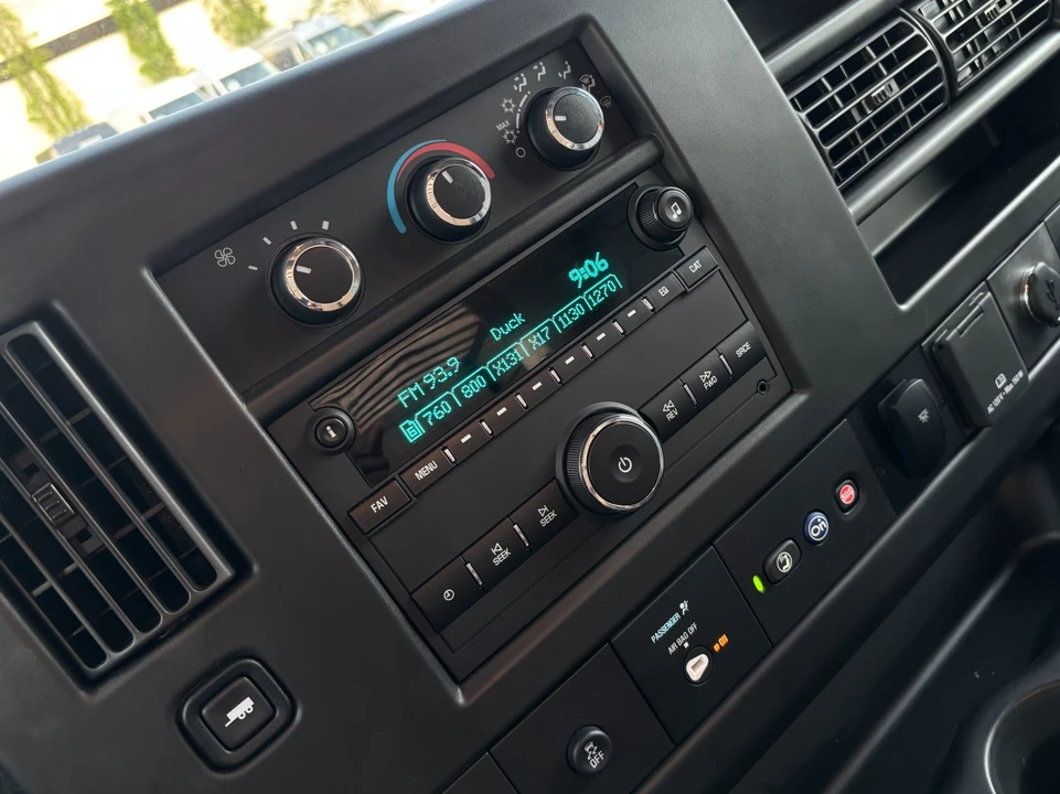 2022 Chevrolet Express - Image 19 of 21