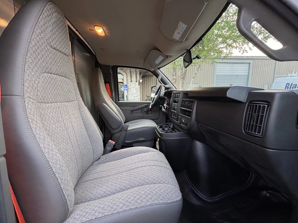 2022 Chevrolet Express - Image 12 of 21