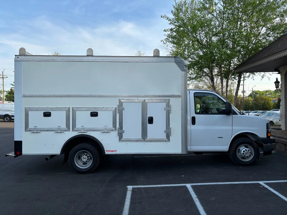 2022 Chevrolet Express - Image 7 of 21