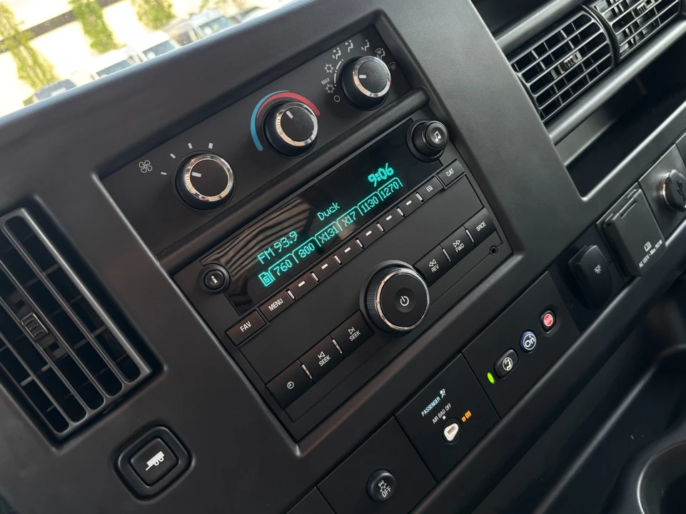 2022 Chevrolet Express - Image 19 of 21
