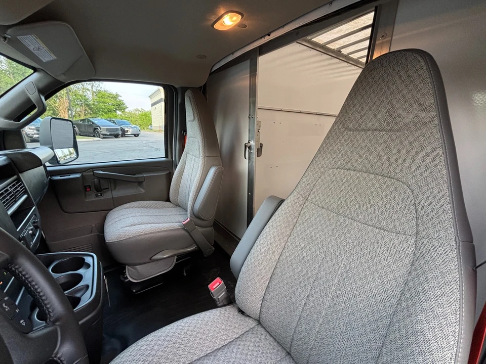 2022 Chevrolet Express - Image 11 of 21