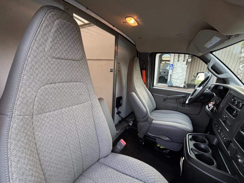 2022 Chevrolet Express - Image 14 of 21
