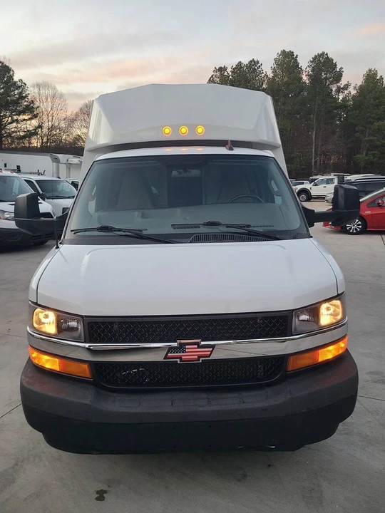 2022 Chevrolet Express - Image 9 of 21