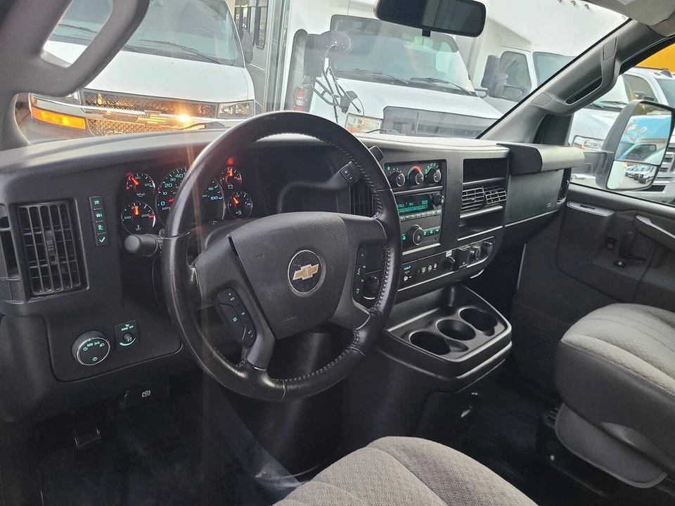 2022 Chevrolet Express - Image 12 of 21