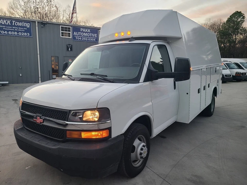 2022 Chevrolet Express - Image 2 of 21