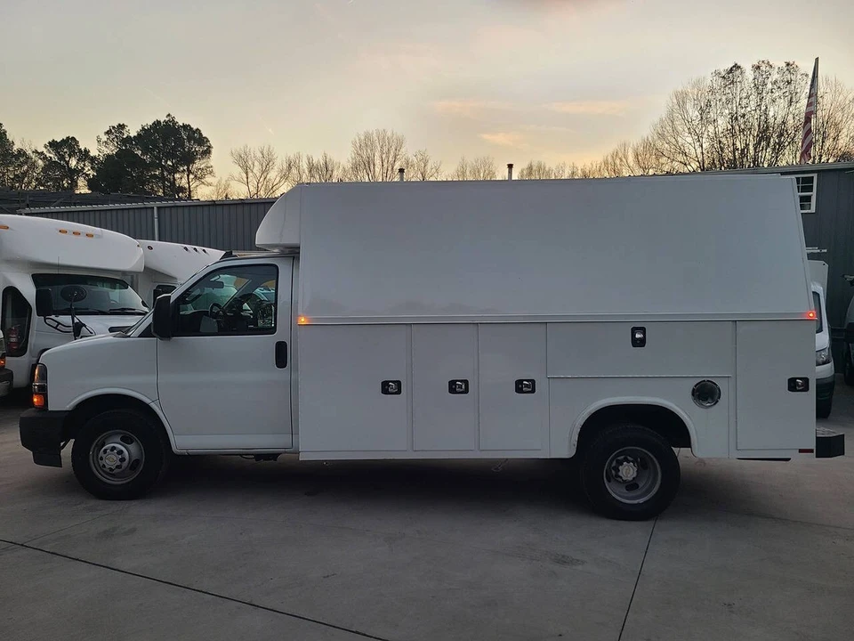2022 Chevrolet Express - Image 3 of 21