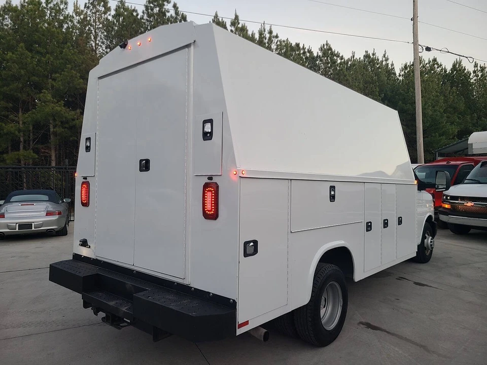 2022 Chevrolet Express - Image 6 of 21
