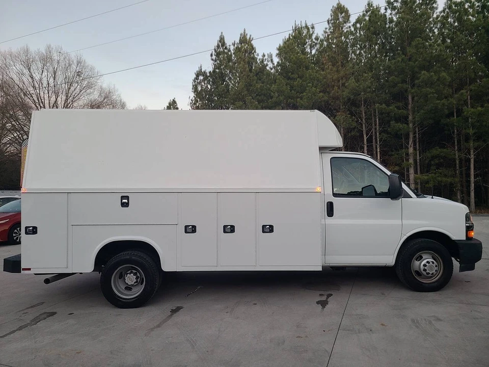 2022 Chevrolet Express - Image 7 of 21