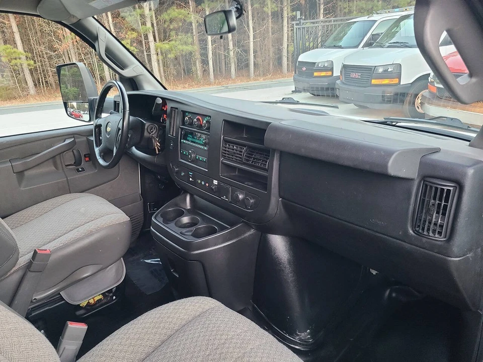 2022 Chevrolet Express - Image 15 of 21