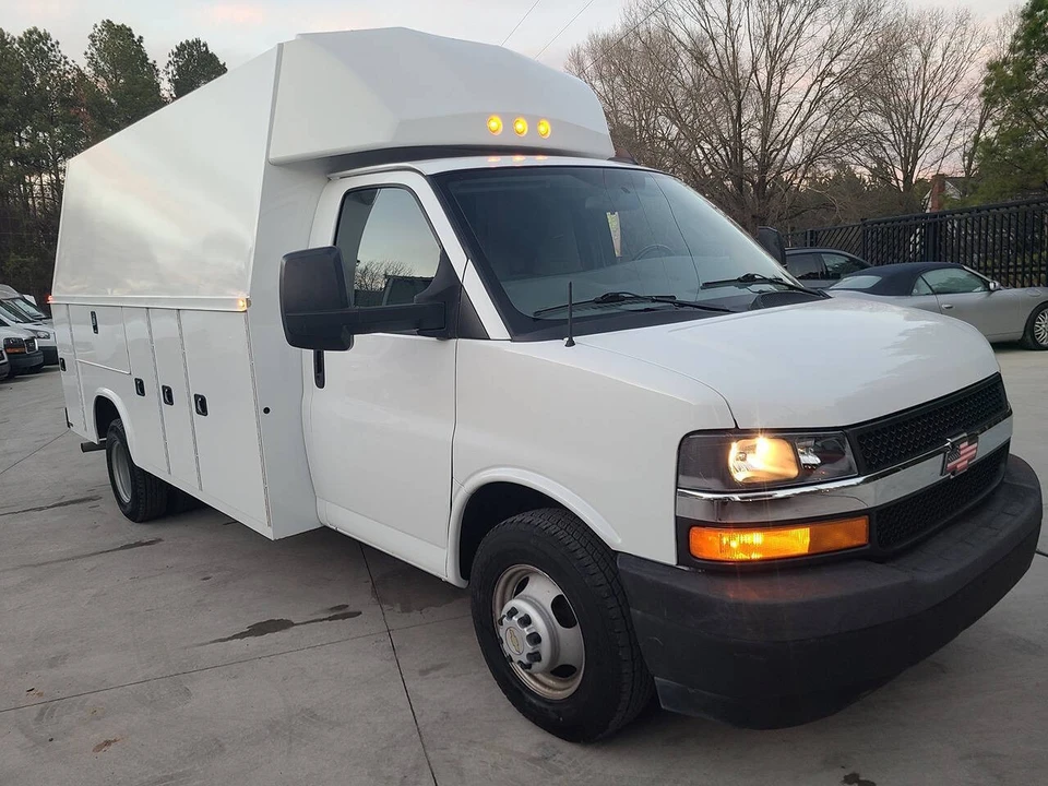 2022 Chevrolet Express - Image 8 of 21