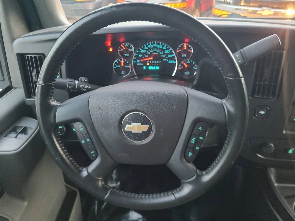 2022 Chevrolet Express - Image 17 of 21