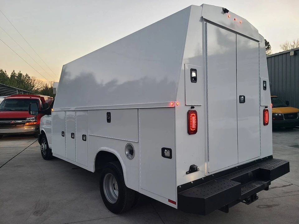 2022 Chevrolet Express - Image 4 of 21