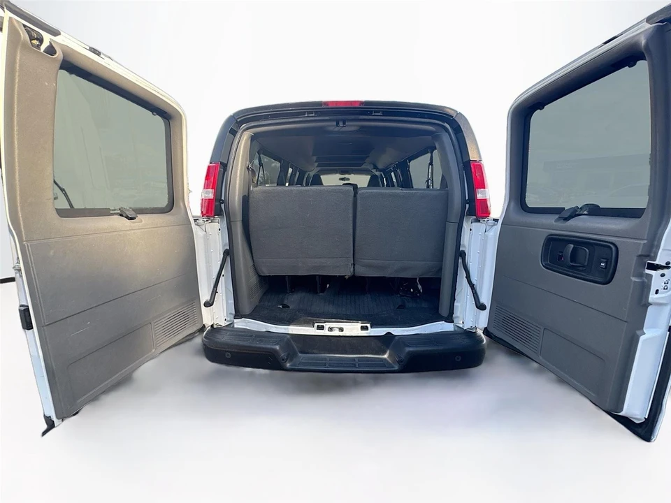 2022 Chevrolet Express - Image 13 of 21