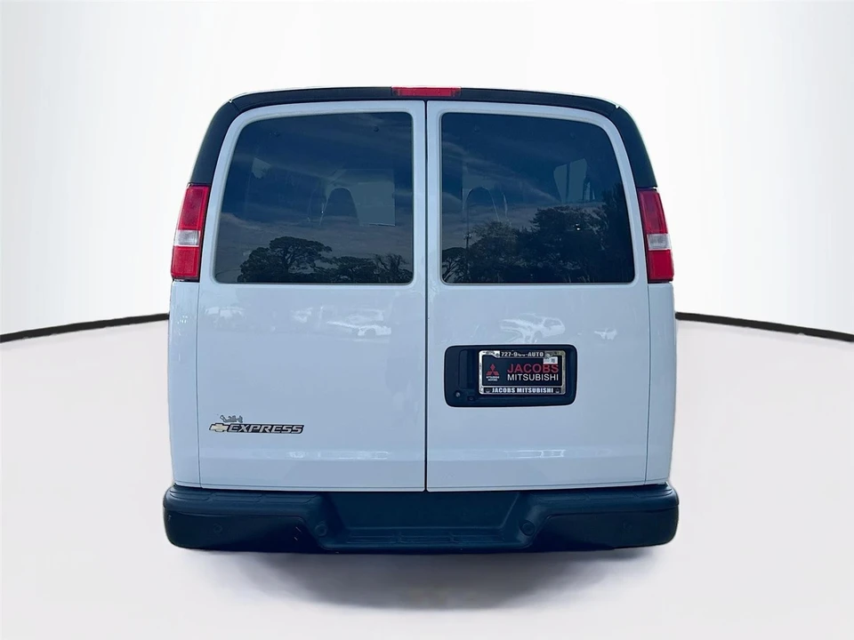 2022 Chevrolet Express - Image 4 of 16