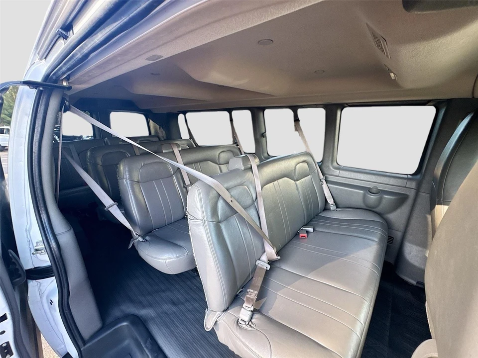 2022 Chevrolet Express - Image 14 of 21