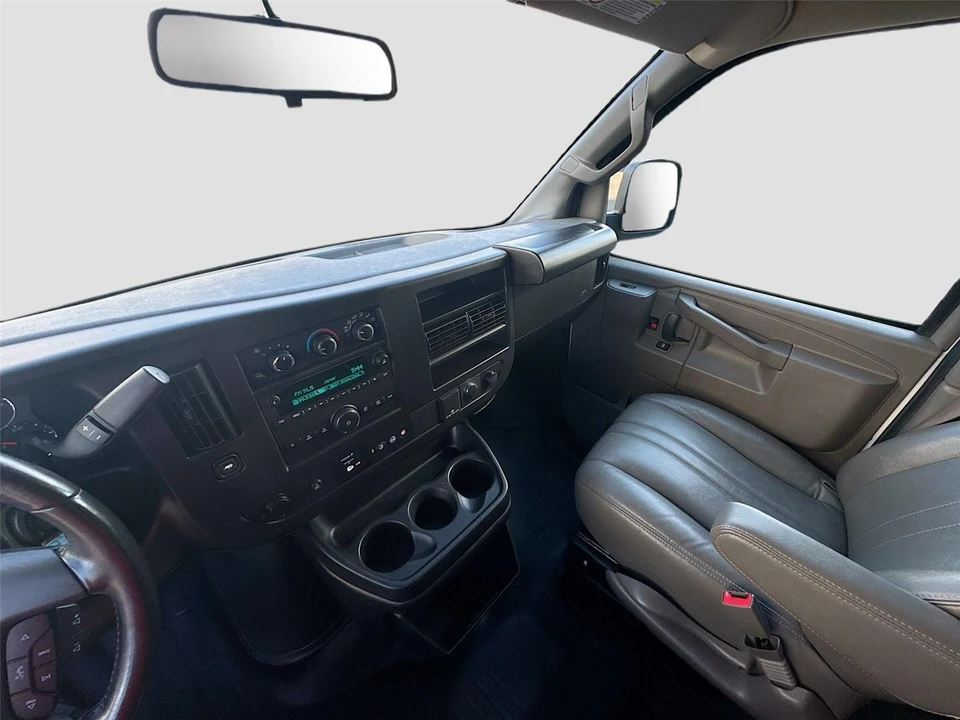 2022 Chevrolet Express - Image 8 of 21