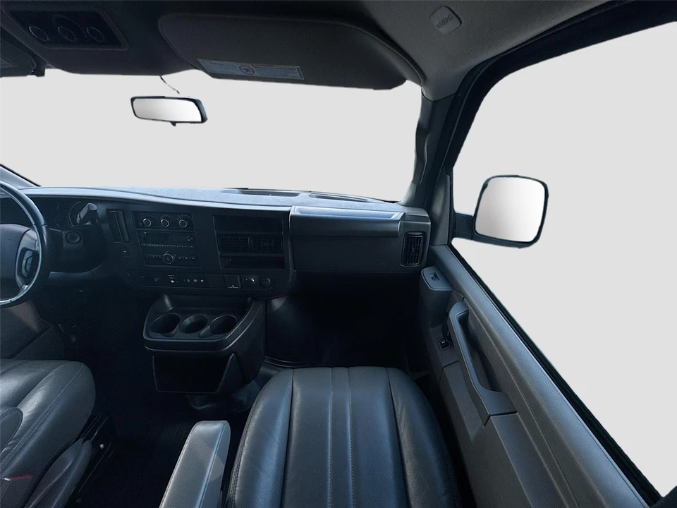 2022 Chevrolet Express - Image 16 of 21