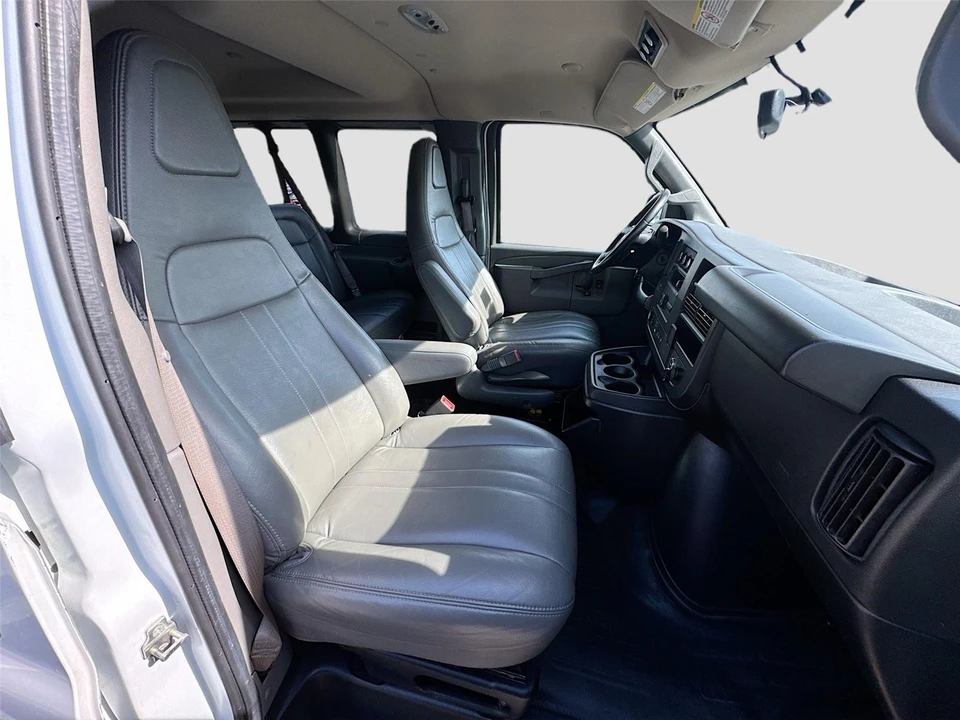 2022 Chevrolet Express - Image 9 of 16