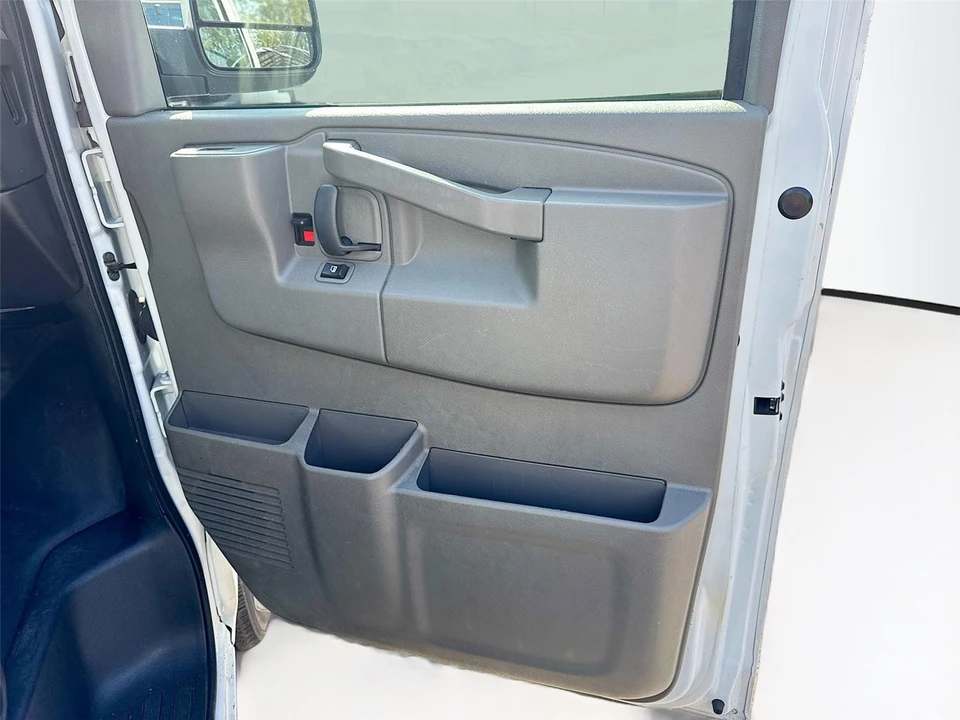 2022 Chevrolet Express - Image 8 of 16