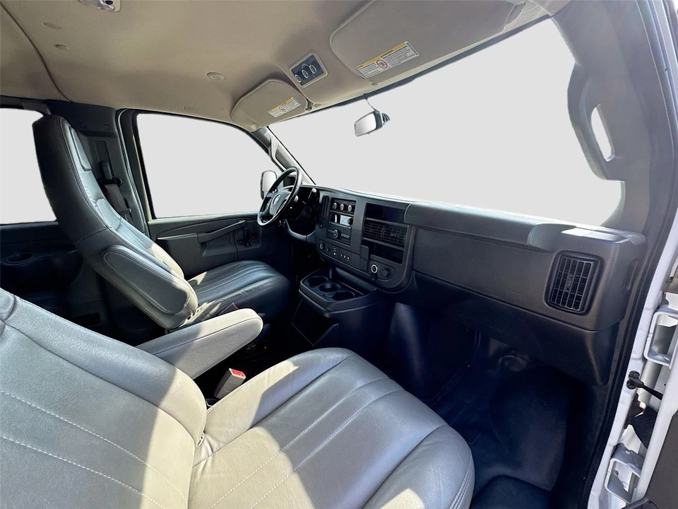2022 Chevrolet Express - Image 10 of 16