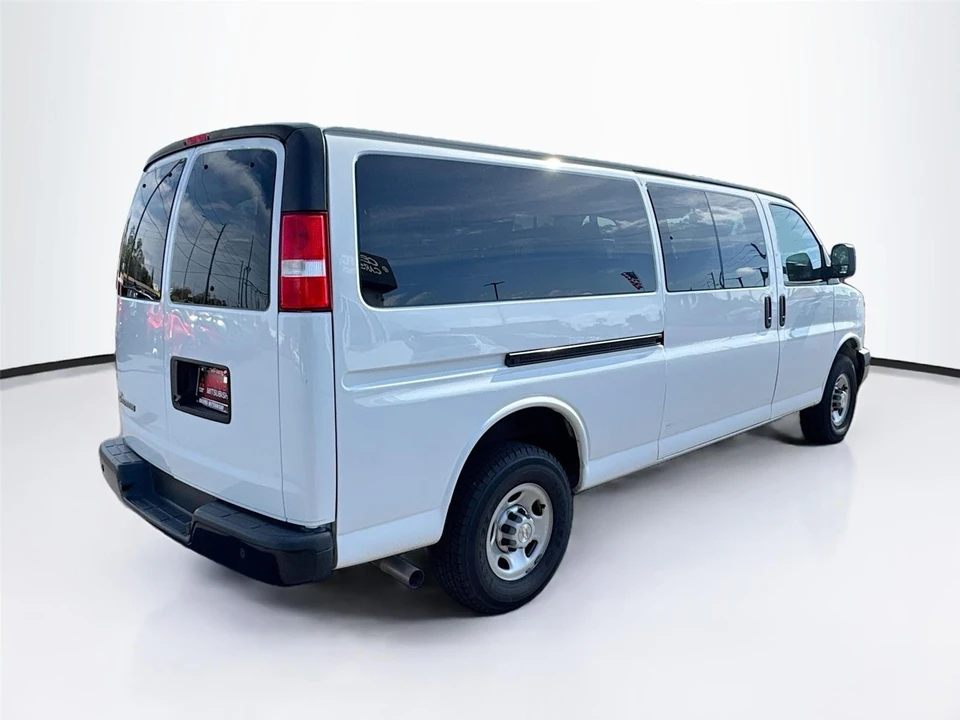 2022 Chevrolet Express - Image 5 of 16