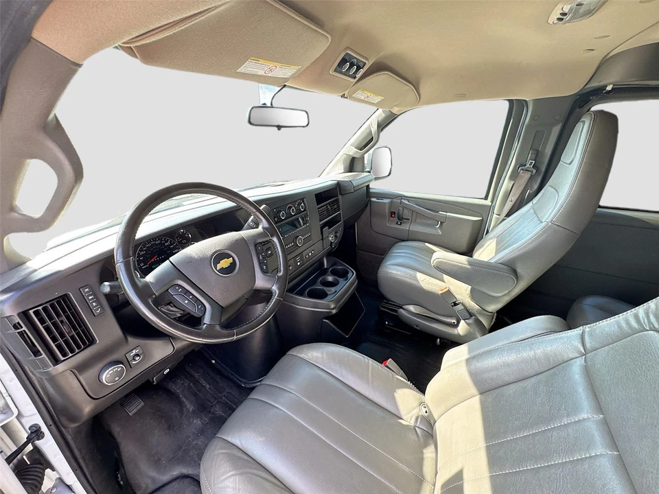 2022 Chevrolet Express - Image 15 of 16