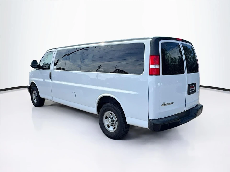 2022 Chevrolet Express - Image 3 of 16