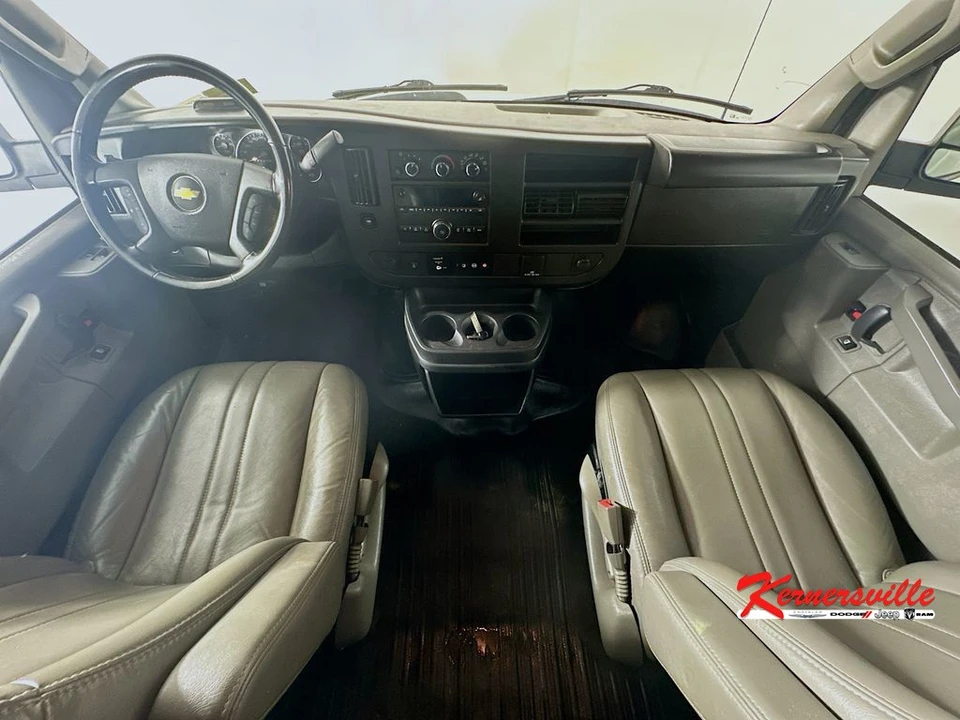 2022 Chevrolet Express - Image 10 of 12
